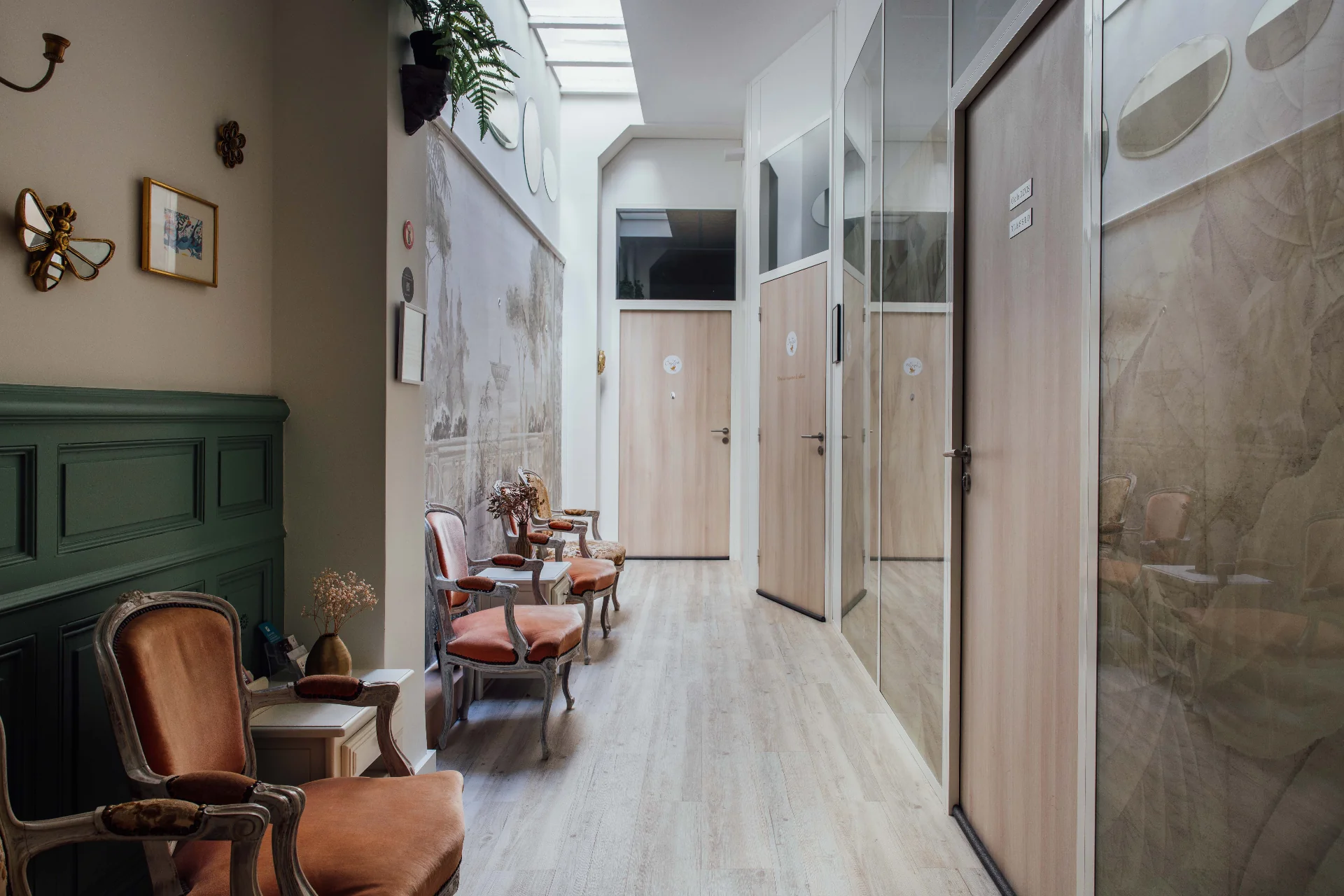 Welcoming waiting room in a shared care space – I-CA.RE Bordeaux
